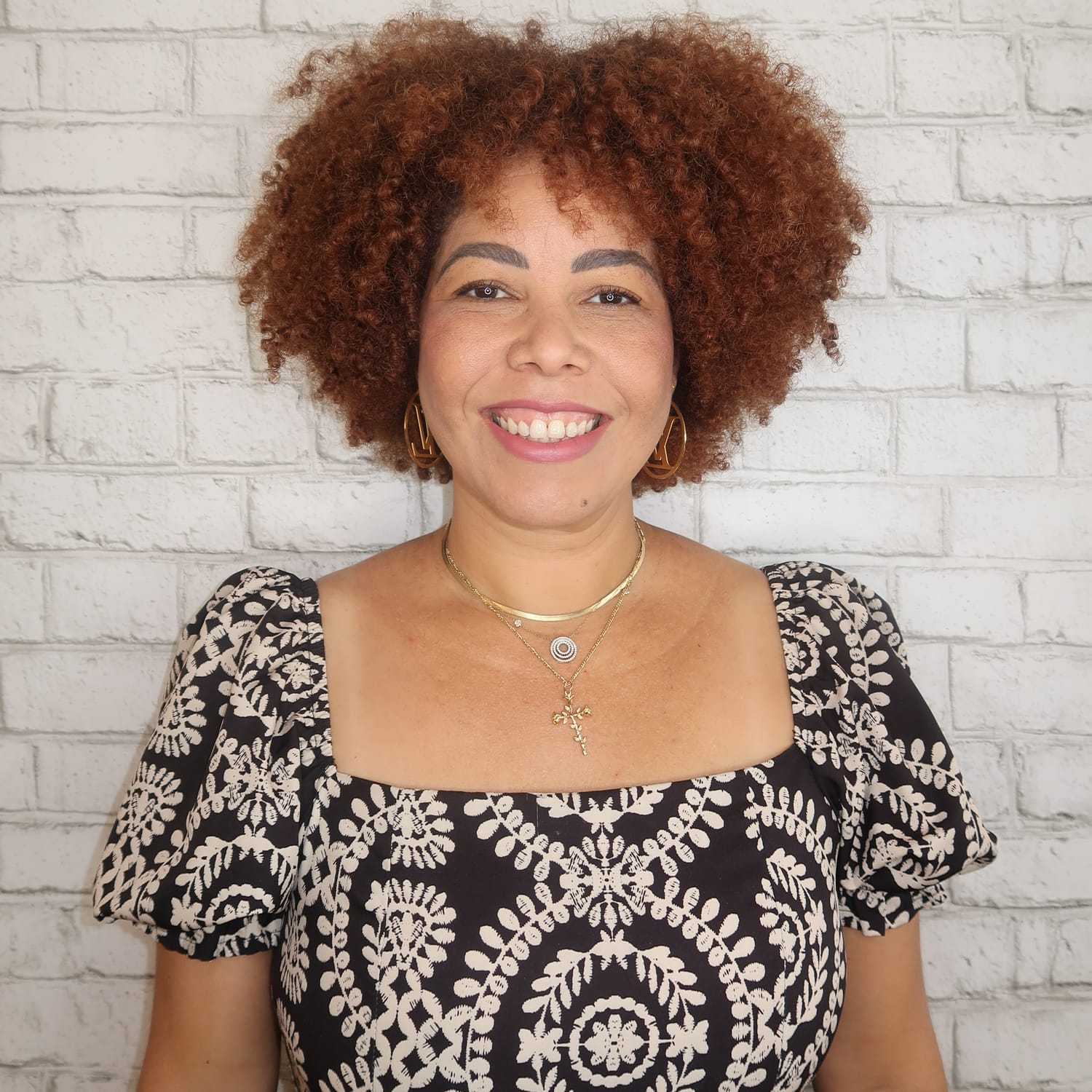 Portrait of Vani Sosa Majia, a professional stylist at Avalon Salon for Hair and Nails, showcasing their expertise and style.