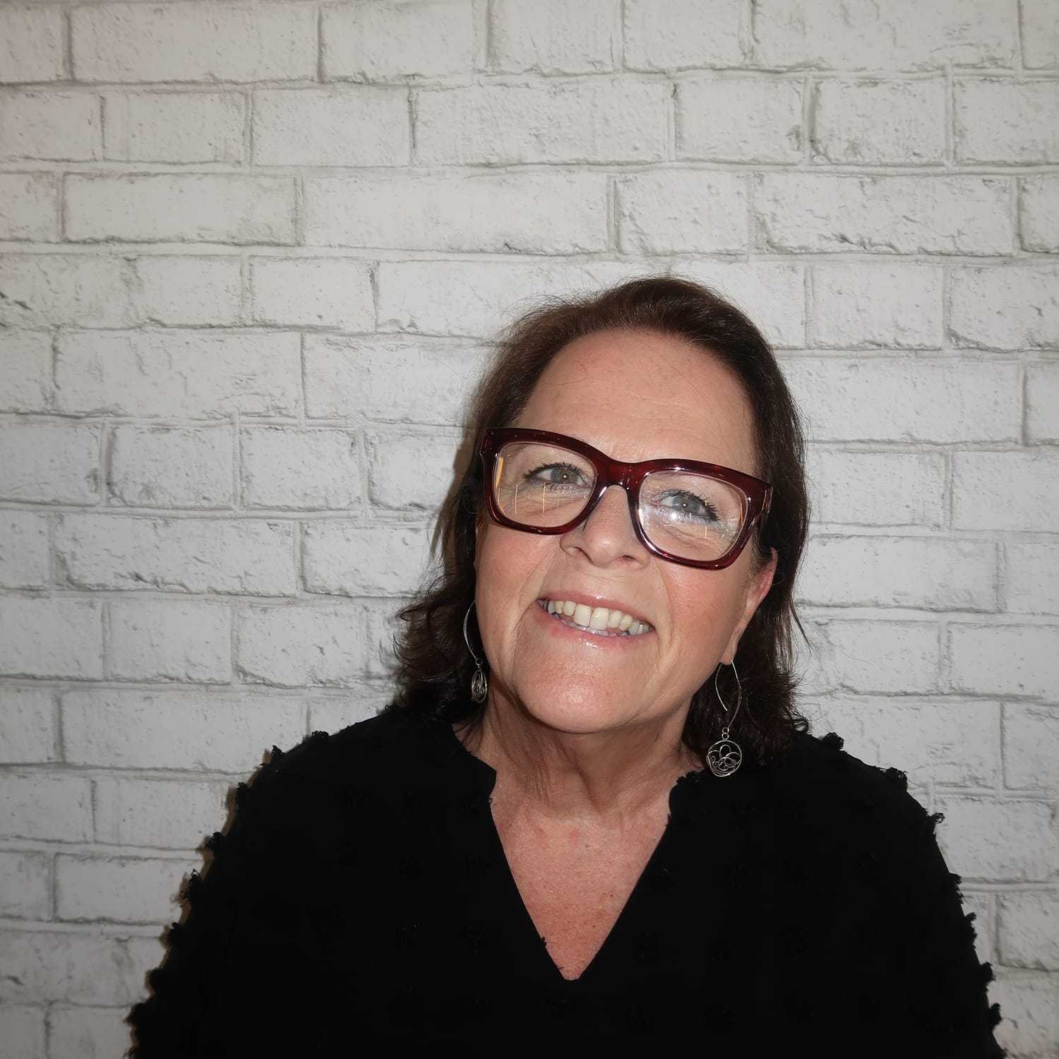 Portrait of Angela Fischer, a professional stylist at Avalon Salon for Hair and Nails, showcasing their expertise and style.